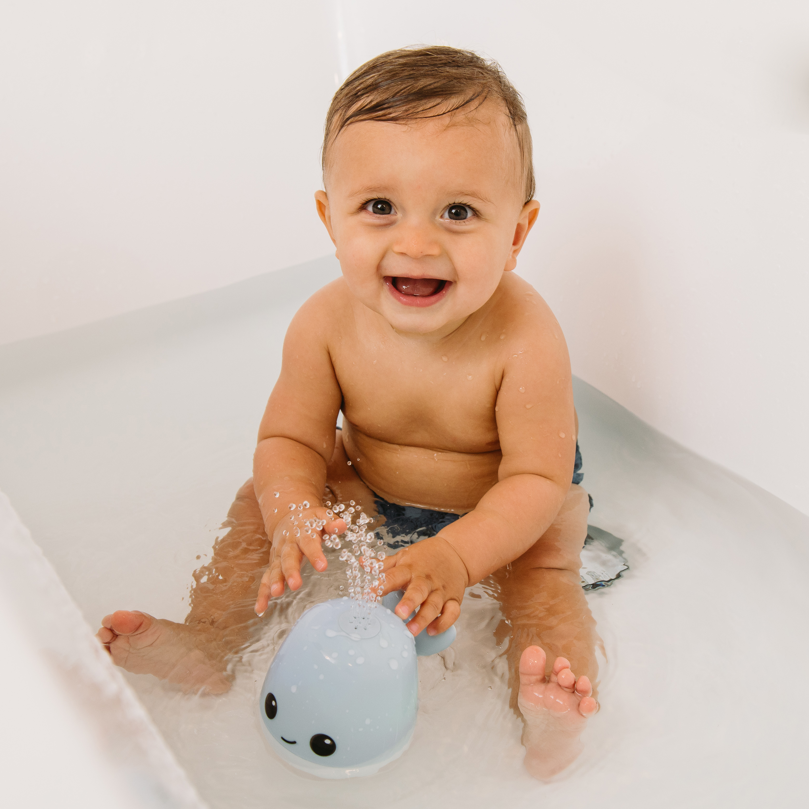 Hopscotch Lane Whale Light Up Fountain Bath Toy | Baby and Toddler 6 Months and Older, Unisex